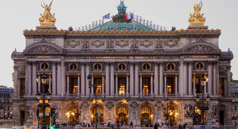 Visite nocturne gratuite de l'Opéra à la Seine Fournie par Es-París FreeTours