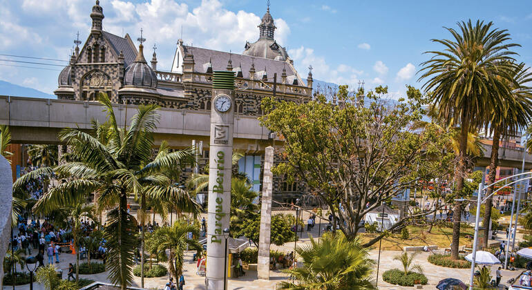 Medellín Free Tour: City of Contrasts Colombia — #7