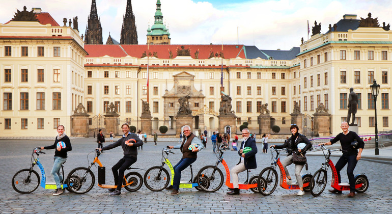 Passeio de E-scooter pelo centro da cidade de Praga Organizado por Prague on Segway