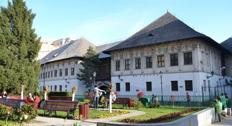 Tour gratuito della Città Vecchia: Storia essenziale, vita sotto il comunismo e divertimento Romania &mdash; #5