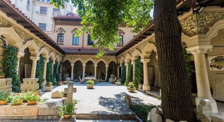 Tour gratuito della Città Vecchia: Storia essenziale, vita sotto il comunismo e divertimento Romania &mdash; #7