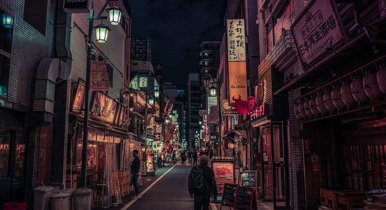 Shinjuku Night Walking Tour - Tokyo | FREETOUR.com
