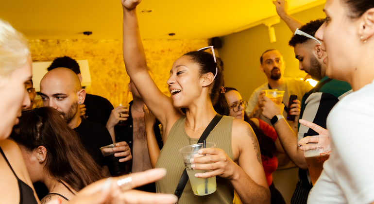 La rue Pink Pubcrawl à Lisbonne Portugal — #7