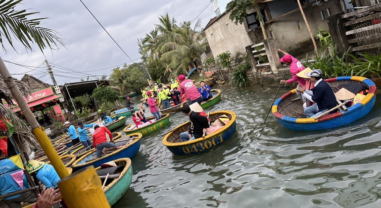 Hoi An: Experiencia en barco con cestas de bambú por el río Thu Bon Vietnam — #12