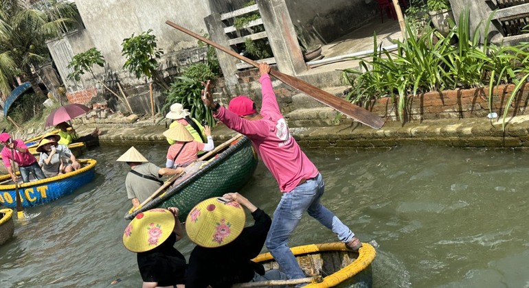 Hoi An: Experiencia en barco con cestas de bambú por el río Thu Bon Vietnam — #14