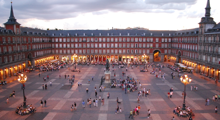 4 Hrs Private Tour in Madrid Provided by Madzguia