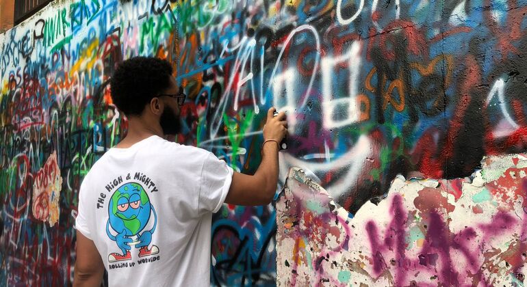 Comuna 13 GraffiTour com pintura a spray - Explore a arte e a história