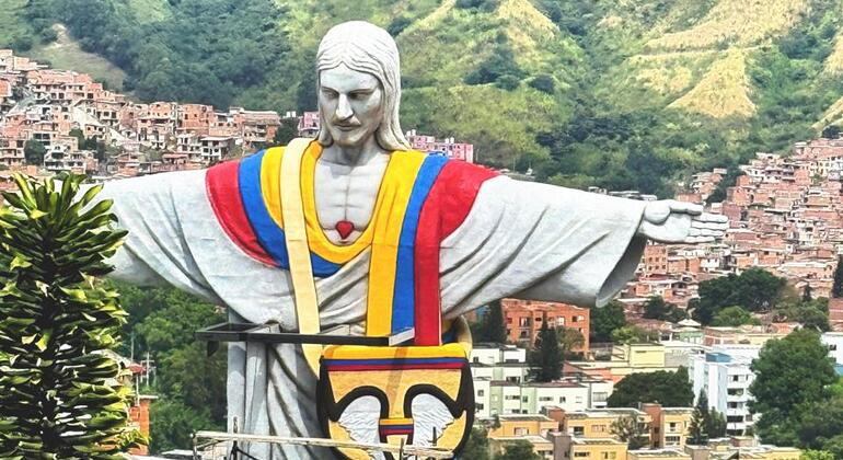 Medellin Comuna with Spray Painting & Street Food Colombia &mdash; #12