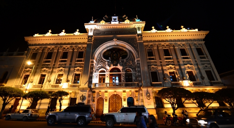Tour notturno gratuito: Bevande locali, torri coloniali e la bellezza di Sucre Bolivia &mdash; #3
