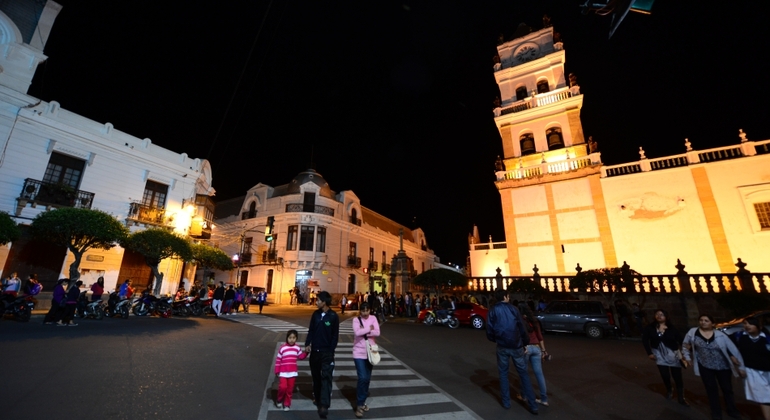 Tour notturno gratuito: Bevande locali, torri coloniali e la bellezza di Sucre Bolivia &mdash; #4
