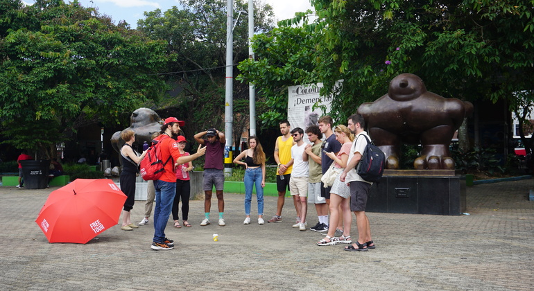 Tour gratuito sobre violência e pós-conflito em Medellín Organizado por Beyond Colombia - Free Walking Tours