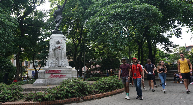 Tour Violência e Pós-Conflito em Medellín Colômbia — #24