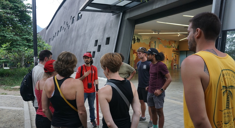Tour Violência e Pós-Conflito em Medellín Colômbia — #43