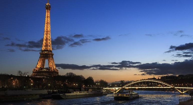 Paris Monumental: Um passeio noturno com a Walkative!