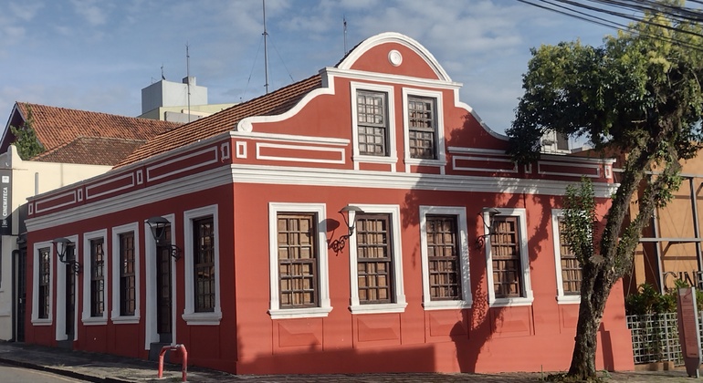 Visita cultural gratuita Curitiba Operado por Junia Belem Linhares