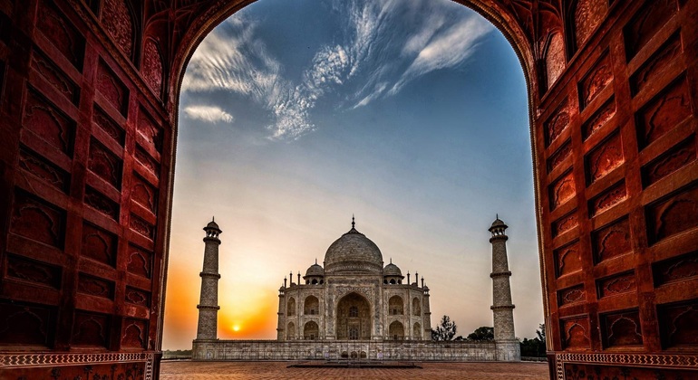 Taj Mahal Day Tour from Delhi by Car Provided by Raj Tour & Travel