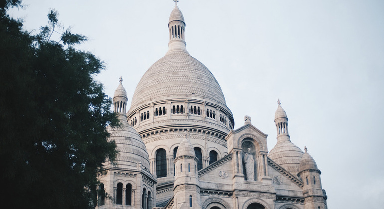 free-walking-tour-con-audifonos-guia-por-montmartre-en-3