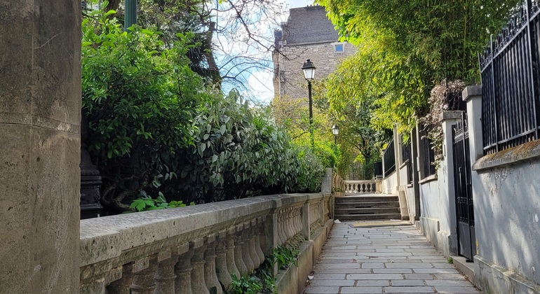 free-walking-tour-con-audifonos-guia-por-montmartre-en-8