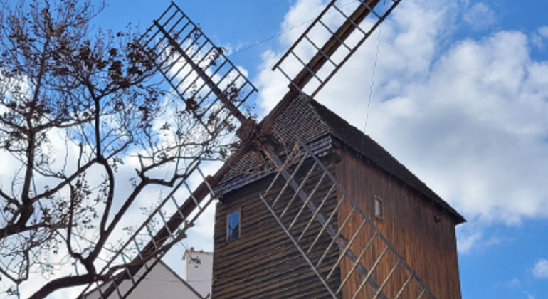 free-walking-tour-con-audifonos-guia-por-montmartre-en-10