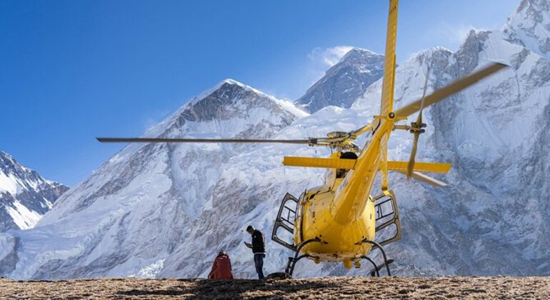 Excursión en helicóptero al Everest Operado por Himalayan Social Journey