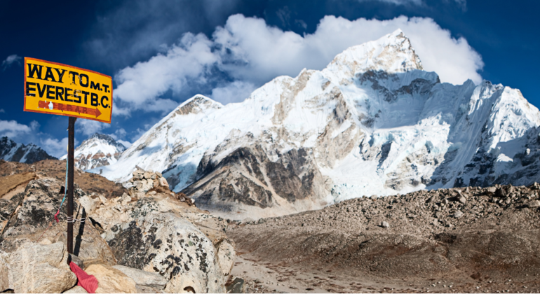 16 dias de caminhada no acampamento base do Everest Organizado por Himalayan Social Journey