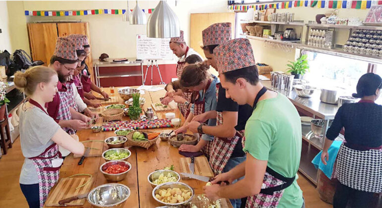 Aula de culinária nepalesa