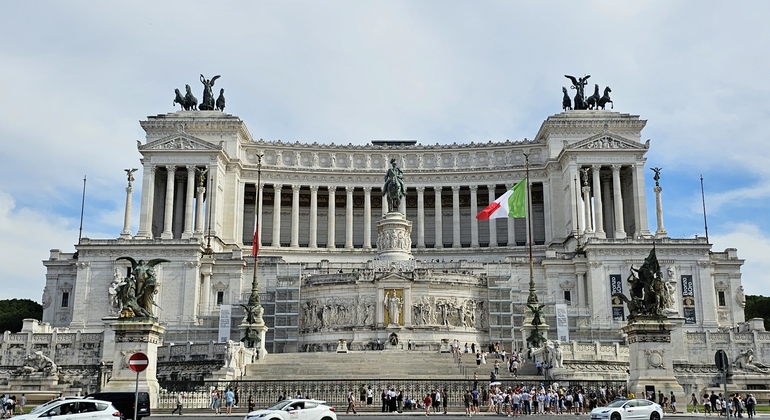 Visita gratuita a pie por el centro de la ciudad: Las familias que hicieron Roma Operado por What About Tours