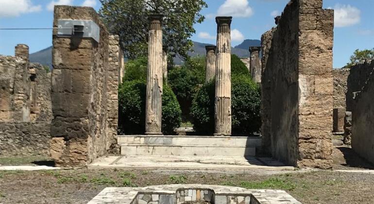 exploring-pompeii-its-ruins-es-8
