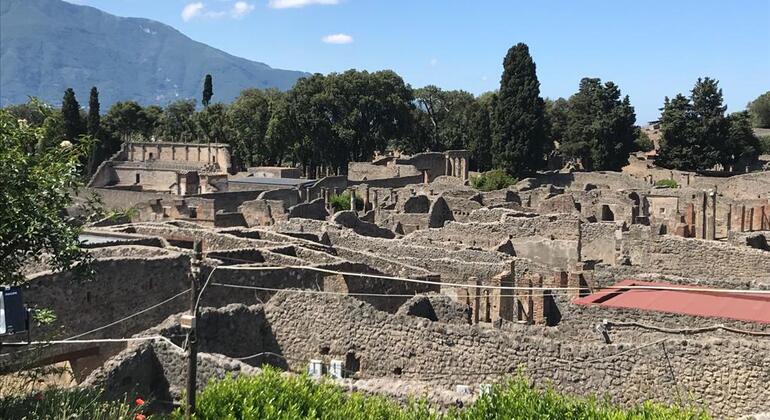 exploring-pompeii-its-ruins-es-10