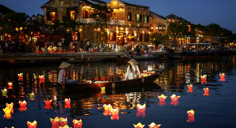 Visite libre de la soirée des lanternes à Hoi An Fournie par Momo Travel