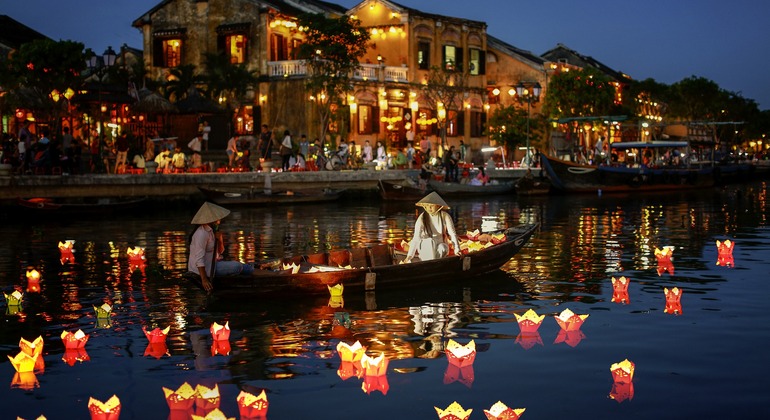 Linternas y leyendas: Paseo nocturno por Hoi An Operado por Momo Travel