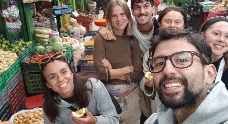 "Bouchée par bouchée : visite de la Plaza de Paloquemao" Fournie par Luigi's Tour 