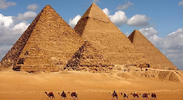 Pyramiden, Sphinx und Museum