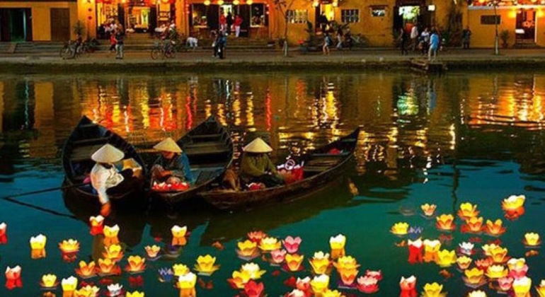 Paseo nocturno en barco y suelta de linternas en el río Hoai Vietnam — #2