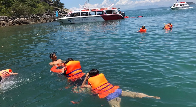 Descoberta da ilha de Cham em lancha rápida Organizado por Tran Huy 