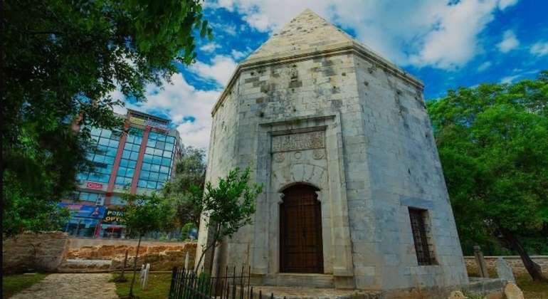 amazing-walking-tour-in-antalya-old-city-en-3