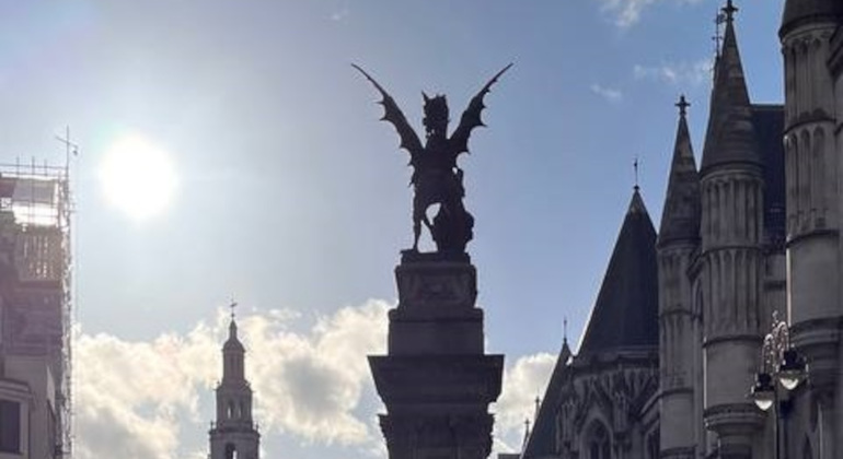 Londres: Visita guiada gratuita à Cidade dos Dragões Organizado por Arjun Thandi