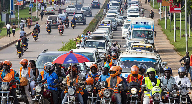 Recorrido a pie por el distrito central de Kampala Uganda — #1