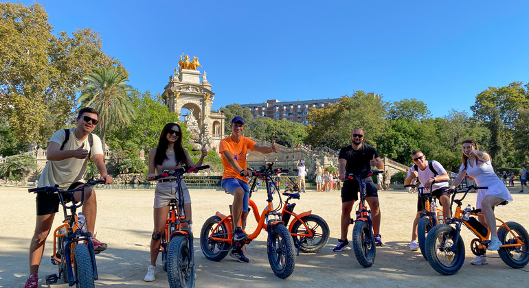 Passeio de bicicleta: Top 25 pontos turísticos de Barcelona Organizado por ORANGE FOX S.L.