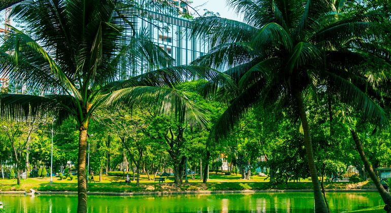 Bangkoks Shopping-Wunderland und ruhige Parks wie ein Einheimischer entdecken Bereitgestellt von Bangkok Wanderlust (Walking Tours)
