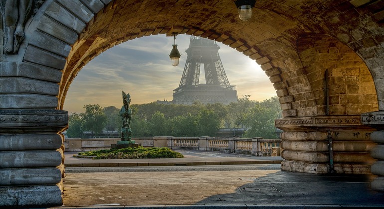 Unverzichtbare kostenlose Tour durch Paris Bereitgestellt von Destino Paris
