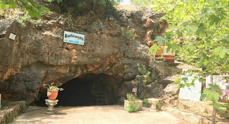 St. Paul's Cave + Lake Tour by Boat Provided by TourGuideHuss