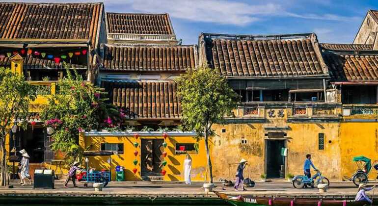 Visita turística a pie por la tarde y visita gastronómica local Operado por Tran Huy 