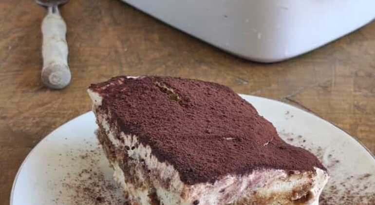 Preparazione del tiramisù e dei cannoli siciliani - Corso di cucina, Italy