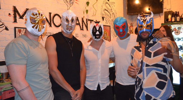 lucha-libre-tour-created-by-women-fans-with-tacos-mezcal-es-2