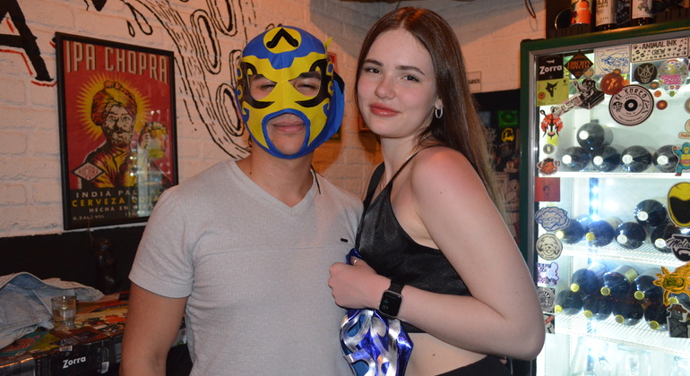 lucha-libre-tour-created-by-women-fans-with-tacos-mezcal-es-1
