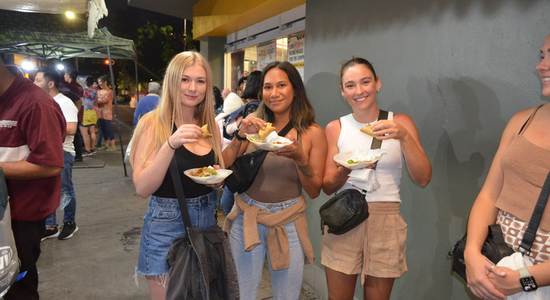 lucha-libre-tour-created-by-women-fans-with-tacos-mezcal-es-9