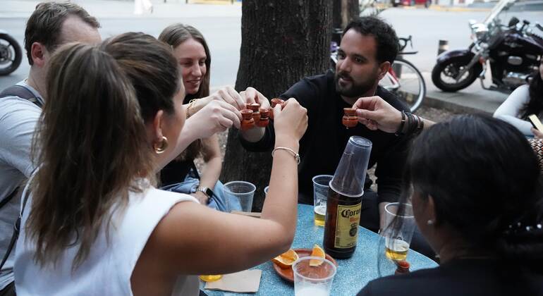 lucha-libre-tour-created-by-women-fans-with-tacos-mezcal-es-5