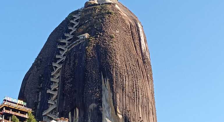 dia-de-sol-guatape-el-penol-en-21