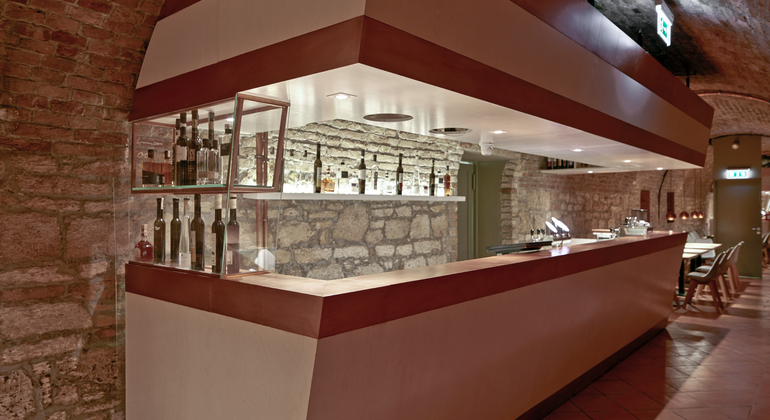 wine-tasting-experience-at-gastro-cellar-es-2